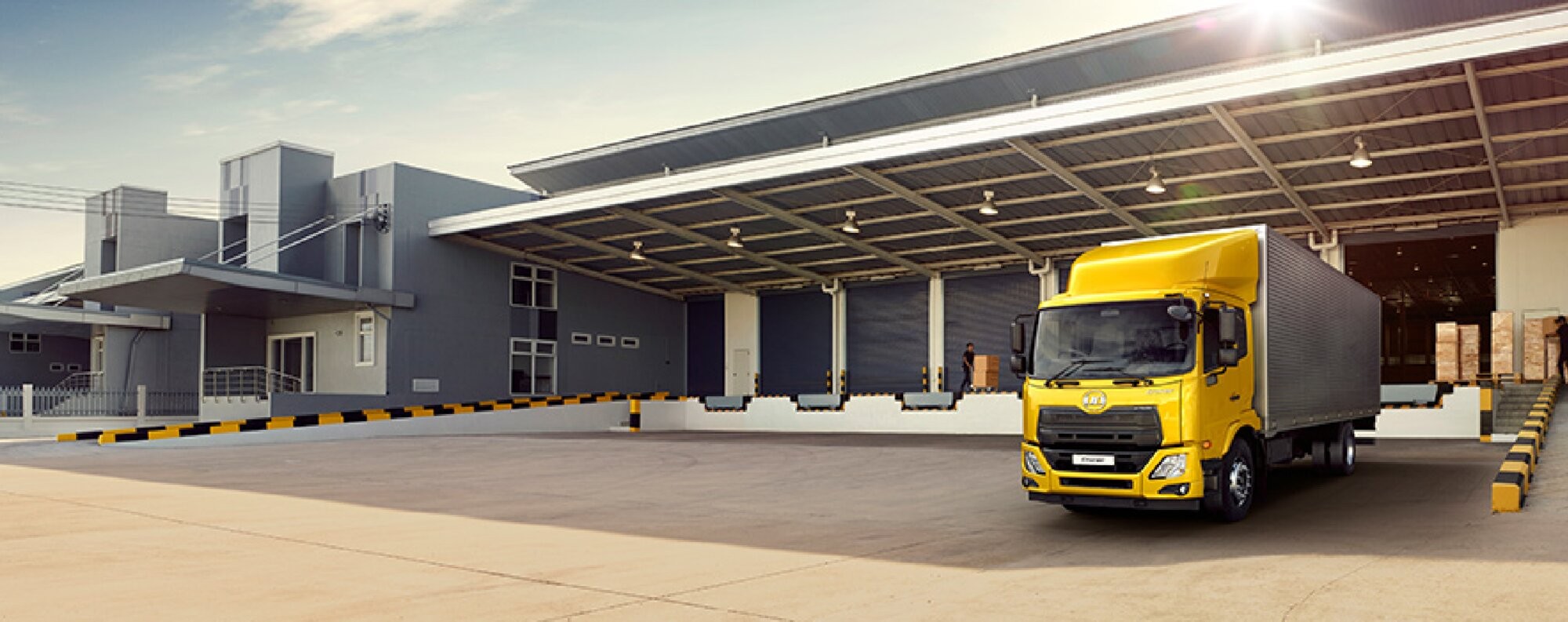 UD TRUCKS トラック　カーオーディオ UD TRUCKS クオン デッキ 純正オーディオ